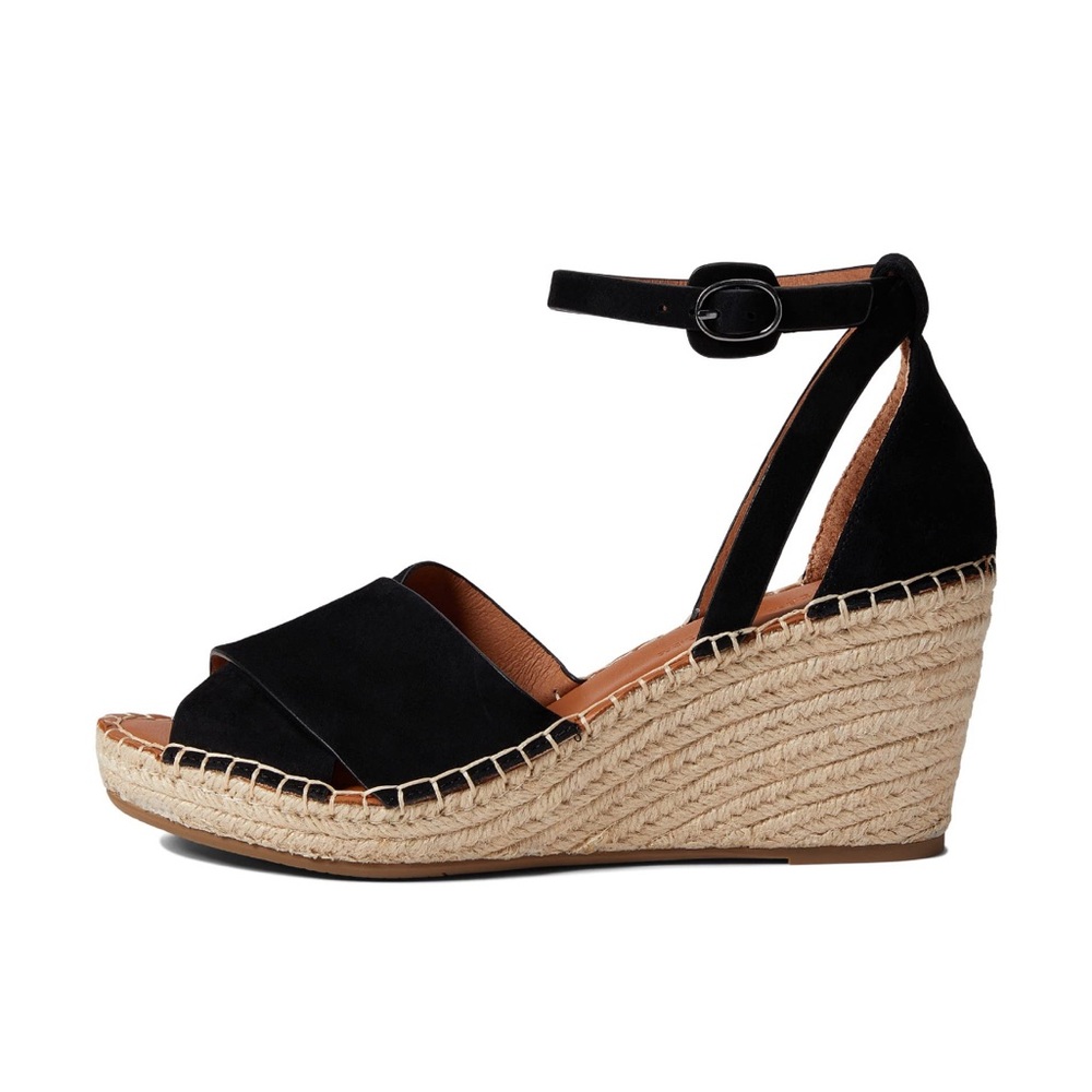 NWOT Gentle Souls Buckle Sandal - Size 7.5